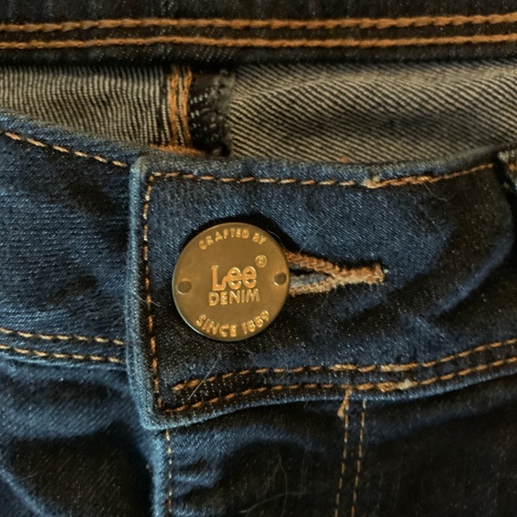 Lee Perfect Fit Just below the waist dark blue stretch jeans. Never worn - Picture 3 of 7